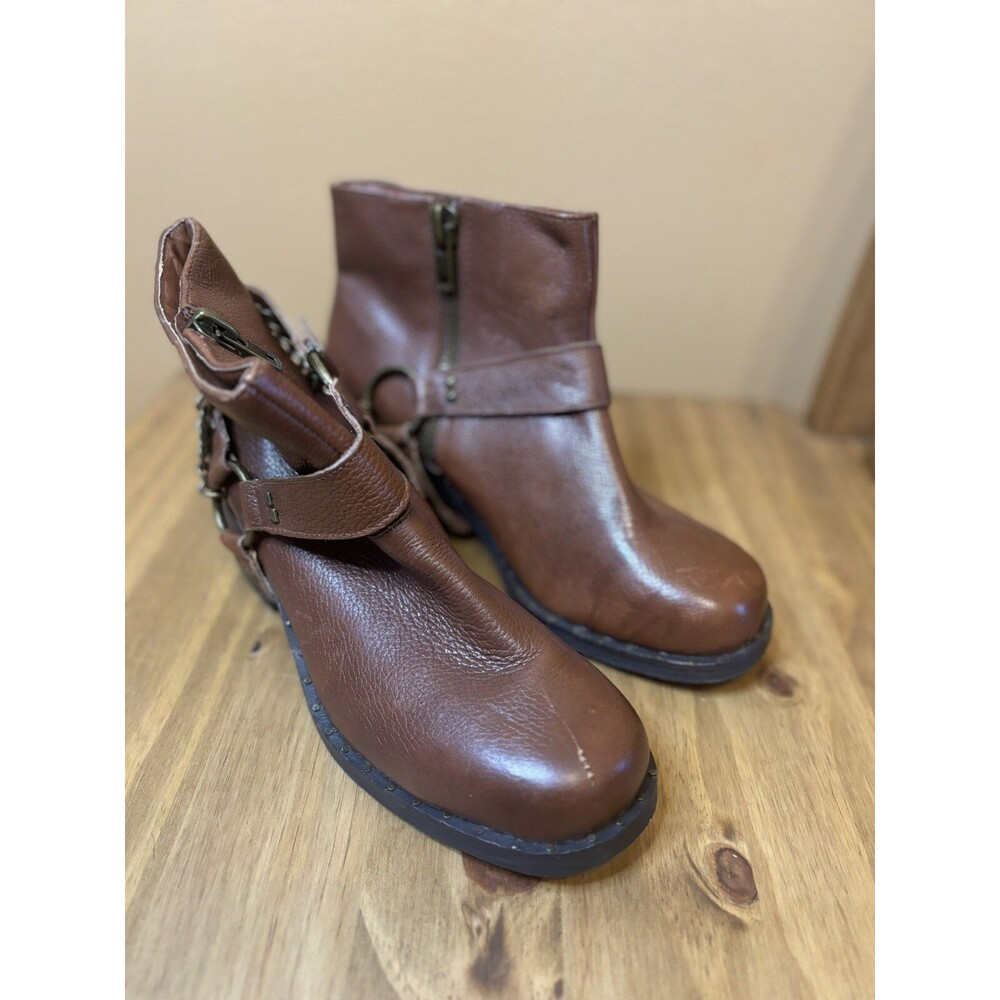 Very Volatile Women's Brown Leather Studded Ankle Boots Size 7M Zip Round Toe